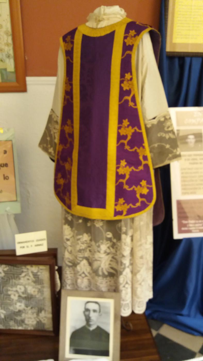 Vestimentas litúrgicas del Padre Arnaiz