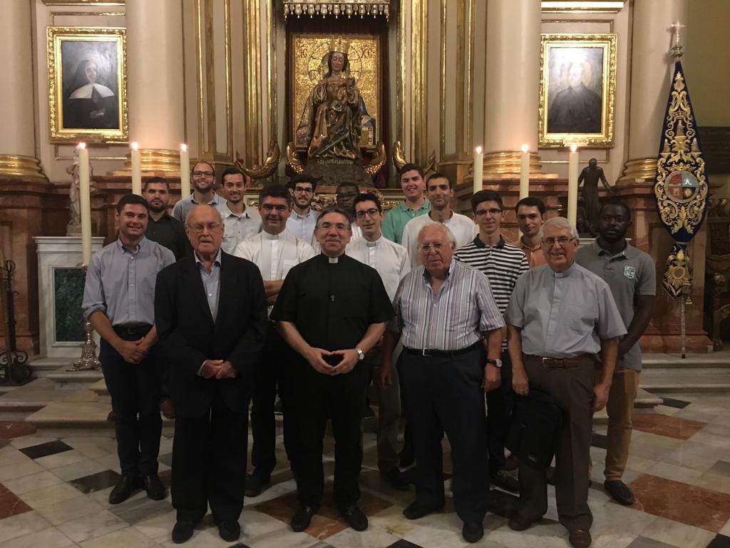 Los seminaristas comienzan el curso a los pies de la patrona