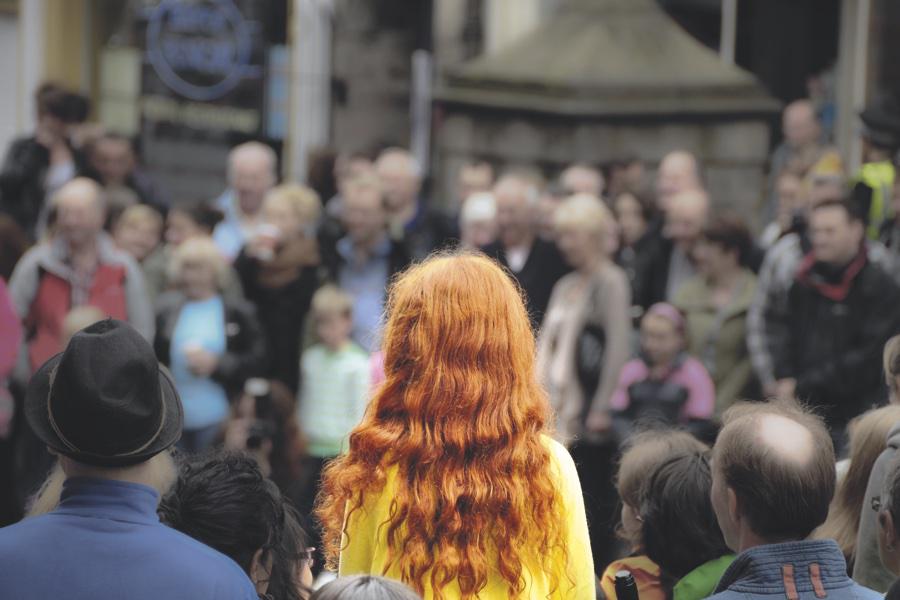 //MENDHAK VISUAL HUNT