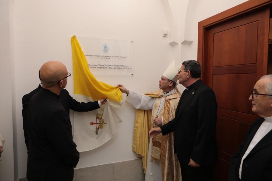 El obispo bendice el Centro Diocesano Císter