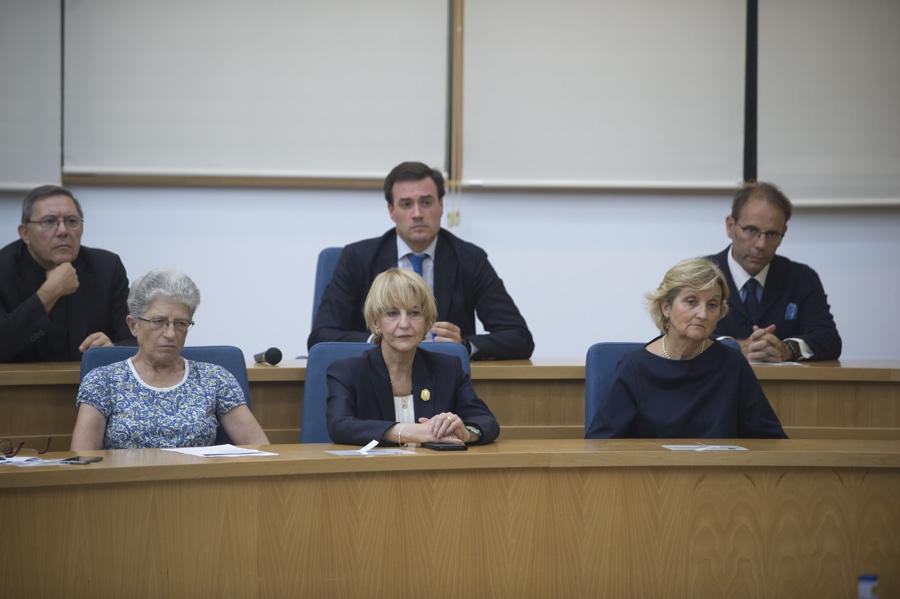 Momento de la conferencia del Obispo de Málaga, Jesús Catalá, en el Instituto Internacional San Telmo