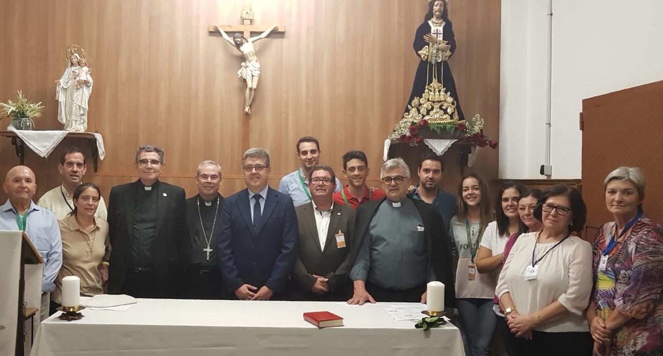 Don Jesús Catalá con personal y voluntarios en el Centro Penitenciario de Melilla
