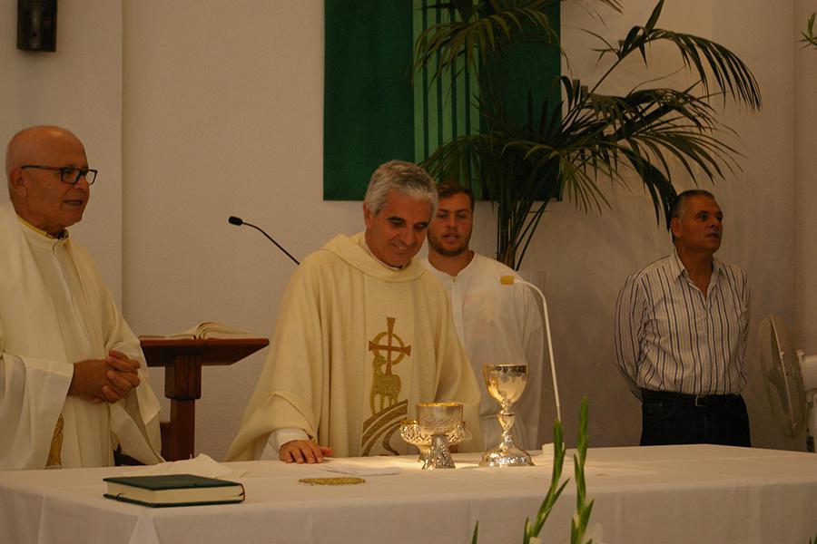 Misa en la festividad de la Virgen del Pilar de la parroquia Nuestra Señora del Pilar de Málaga
