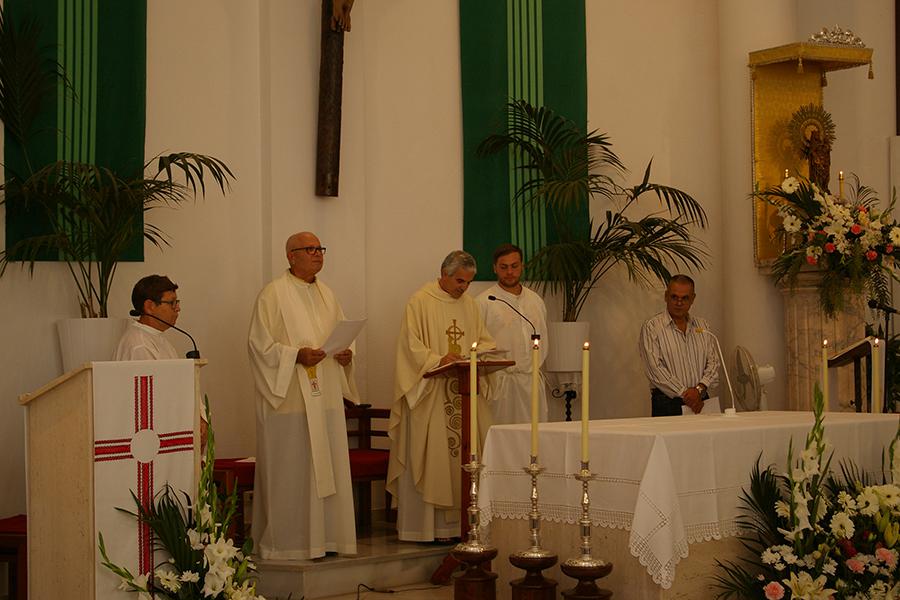 Misa en la festividad de la Virgen del Pilar de la parroquia Nuestra Señora del Pilar de Málaga