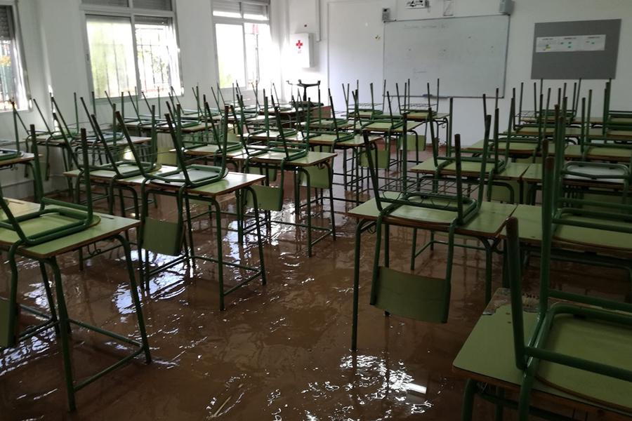 Aula del Instituto Camilo José Cela, en Campillos, tras la tromba de agua