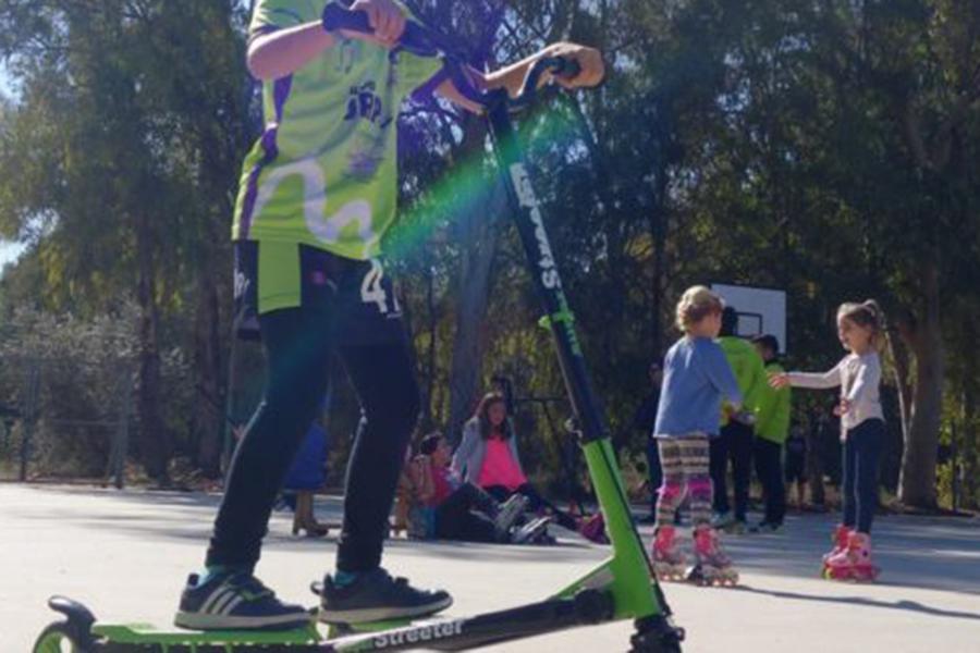 Cerca de un millar de personas en el Día del Patín de Fundación Victoria