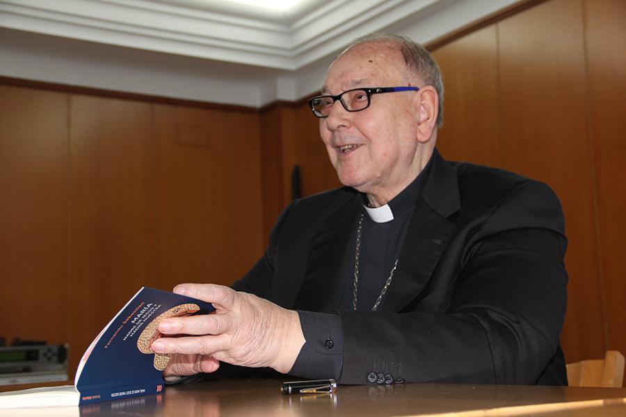 Presentación de su libro "María, madre de Jesús y madre nuestra", en Málaga, en febrero de 2014