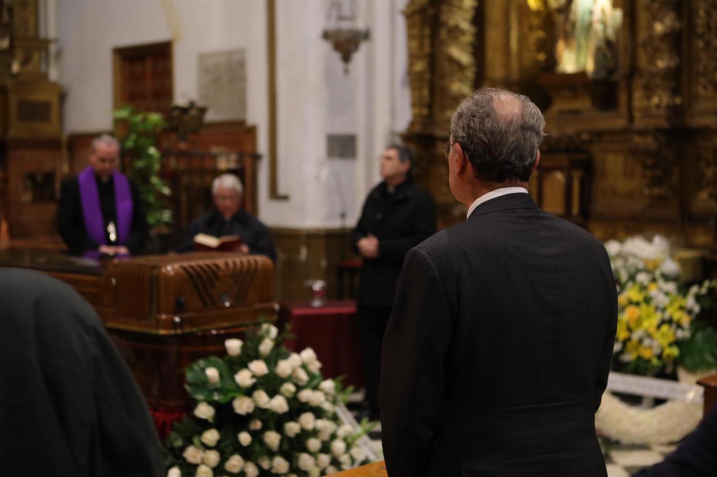 El Obispo de Málaga, durante el responso, en el que ha participado el alcalde de Málaga, D. Francisco de la Torre // S. FENOSA