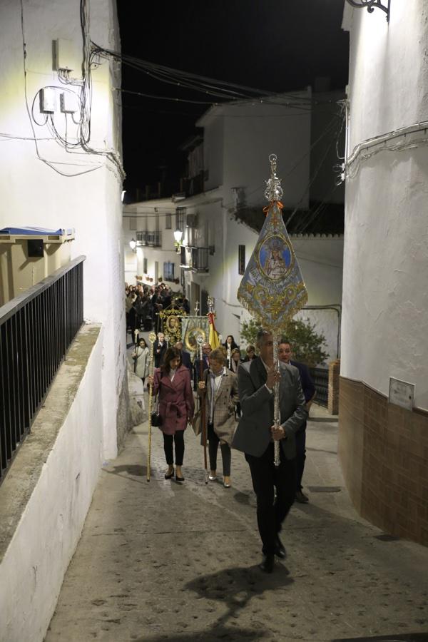 Rosario vespertino con la participación de estandartes de todas las Patronas Marianas de la Diócesis de Málaga, en Algarrobo // Y. MARTÍN