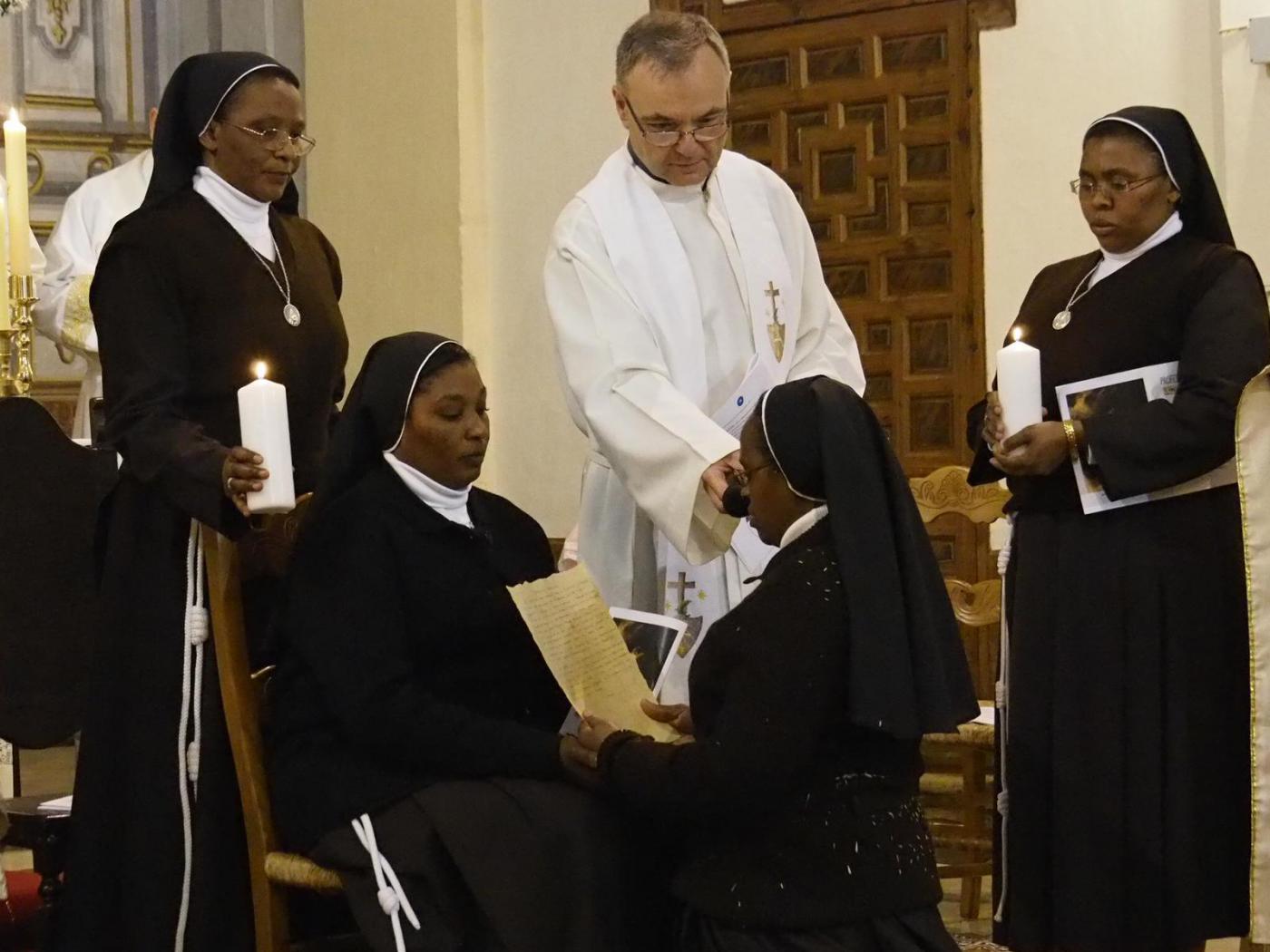 Profesión solemne de Sor Lucía Koki Mutinda en las Clarisas de Antequera