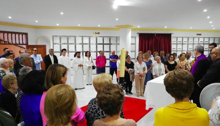 Responso en el columbrado en la Visita Pastoral de D. Jesús Catalá a la parroquia del Carmen de Estepona