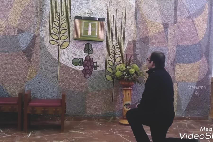 ¿Sabías que la genuflexión ante el Santísimo ya no es doble sino sencilla?