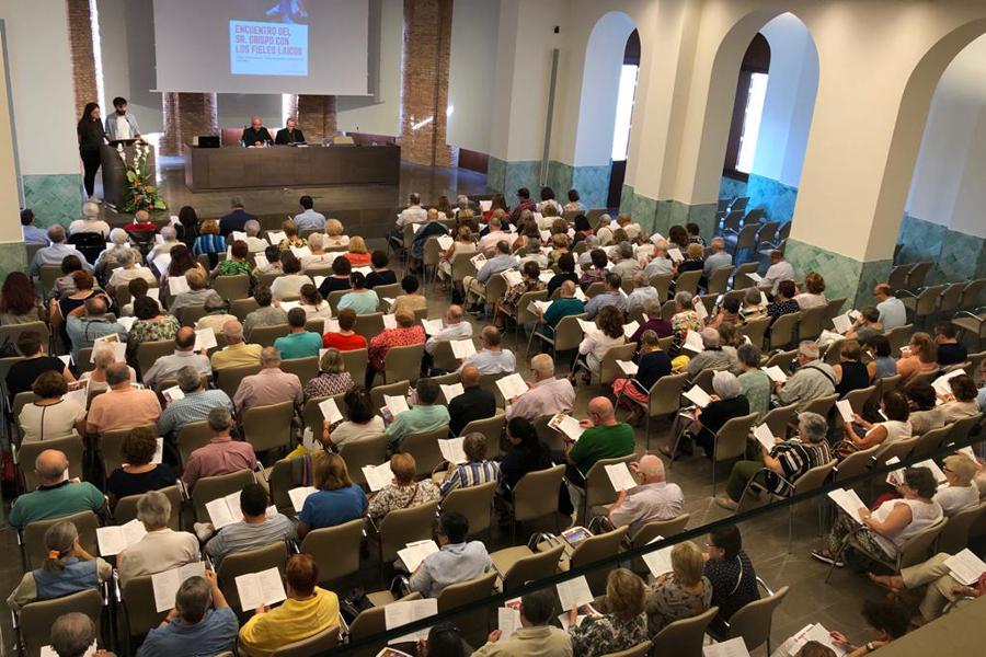 Encuentro del Sr. Obispo con los Fieles Laicos // E. LLAMAS