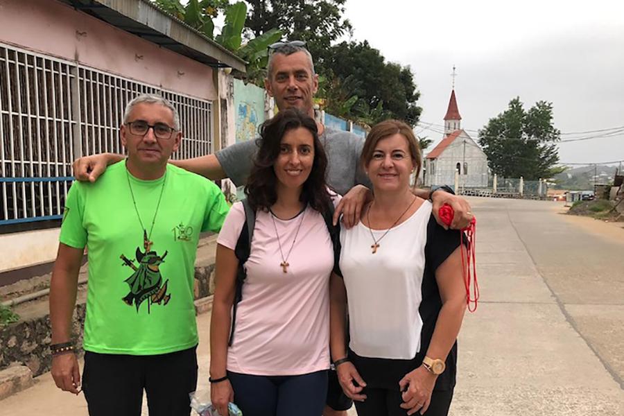 El sacerdote Rafael Caro participa en una misión humanitaria en Boma, El Congo