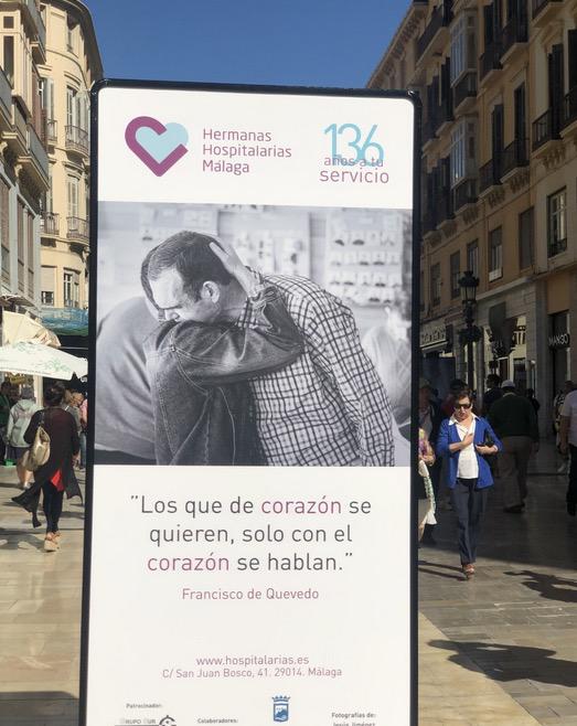 Inauguración de la exposición fotográfica de las Hospitalarias en calle Larios