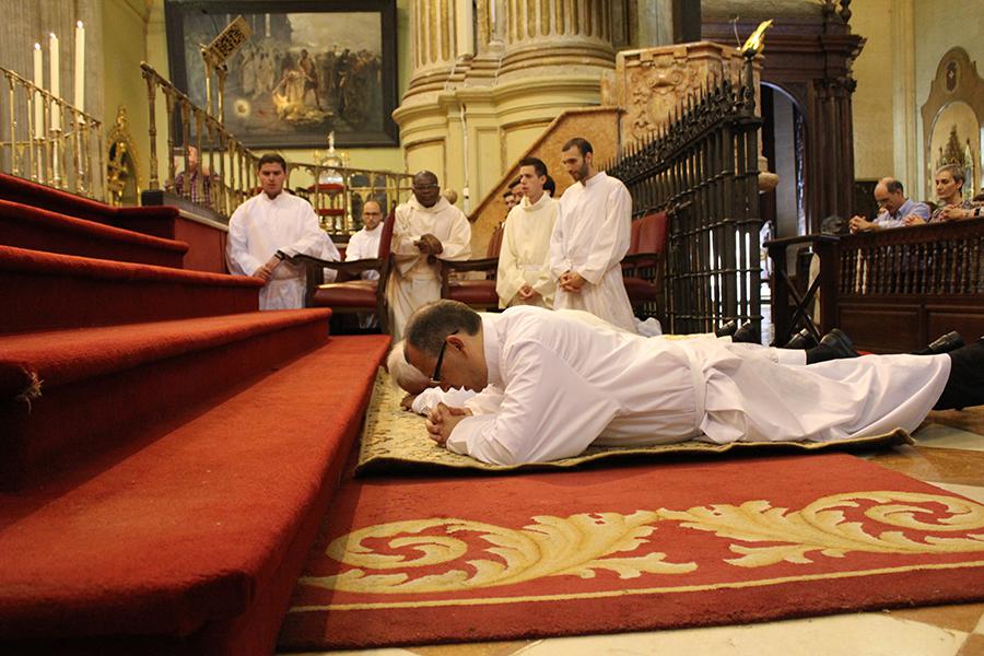 El Obispo de Málaga ordena tres nuevos diáconos permanentes // D. GUTIÉRREZ