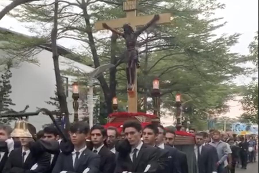Procesión por las calles de Kaohsiung (Taiwán)