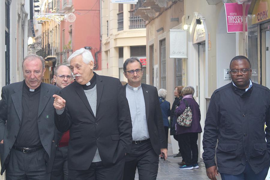 Arturo Sosa SJ, Padre General de la Compañía de Jesús, recorriendo el centro de la ciudad de Málaga