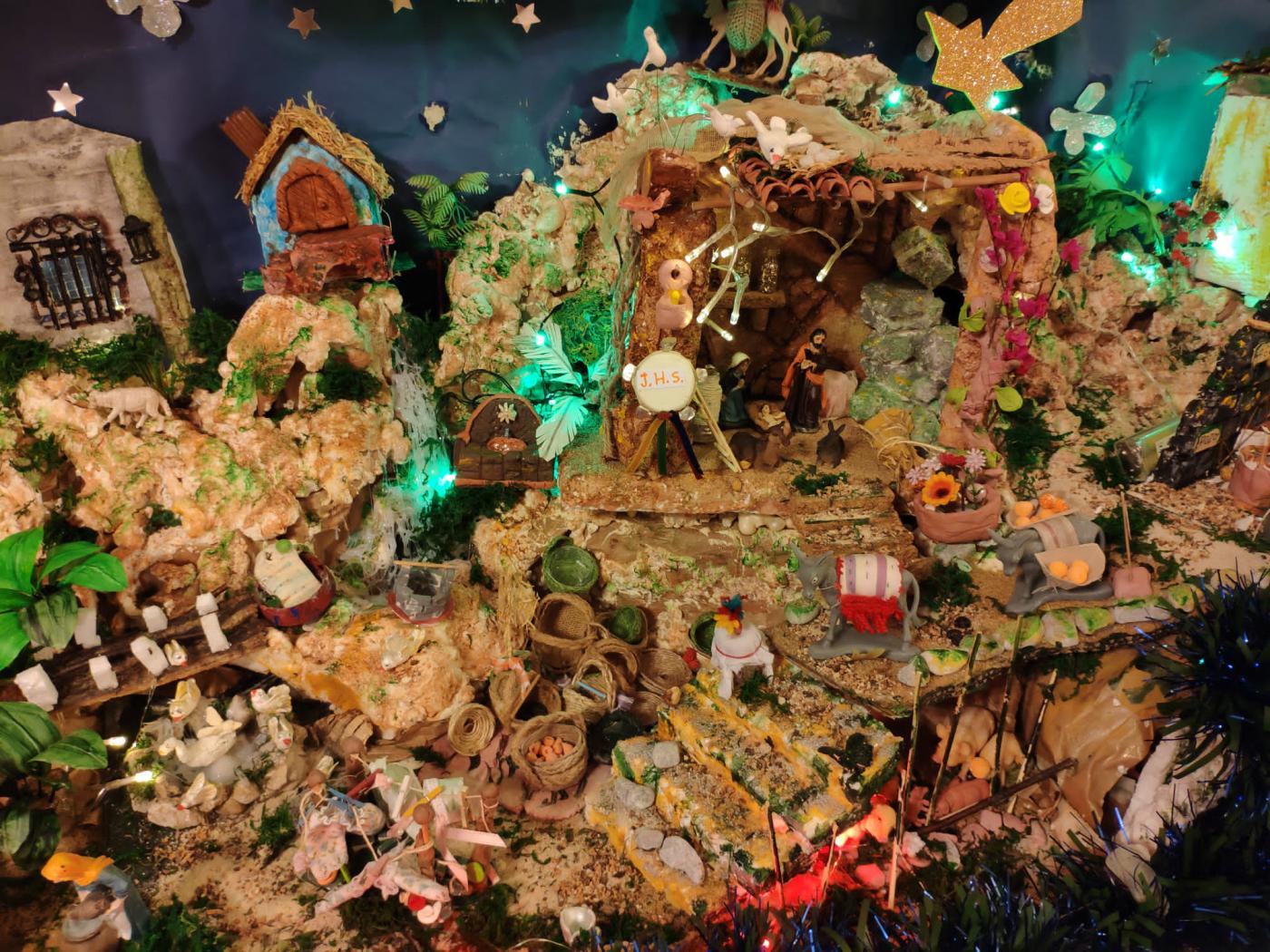 Belén construido con objetos reciclados, de Ángeles Gómez