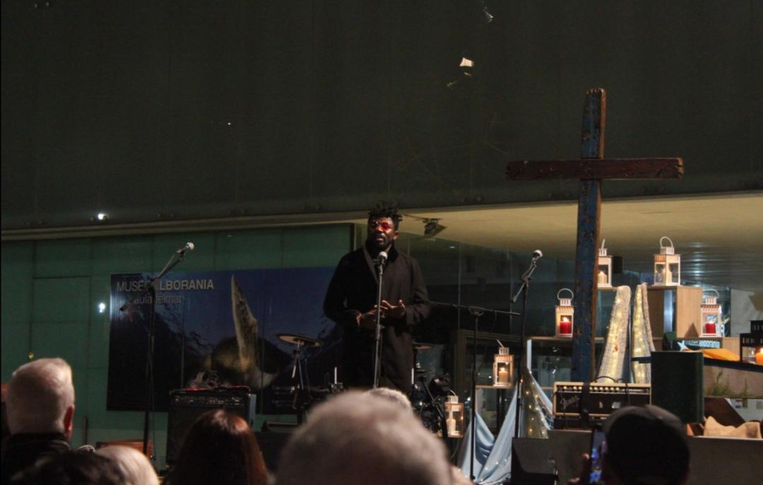 La Cruz de Lampedusa en la vigilia de Oración y concierto organizado por la delegación de Infancia y Juventud 