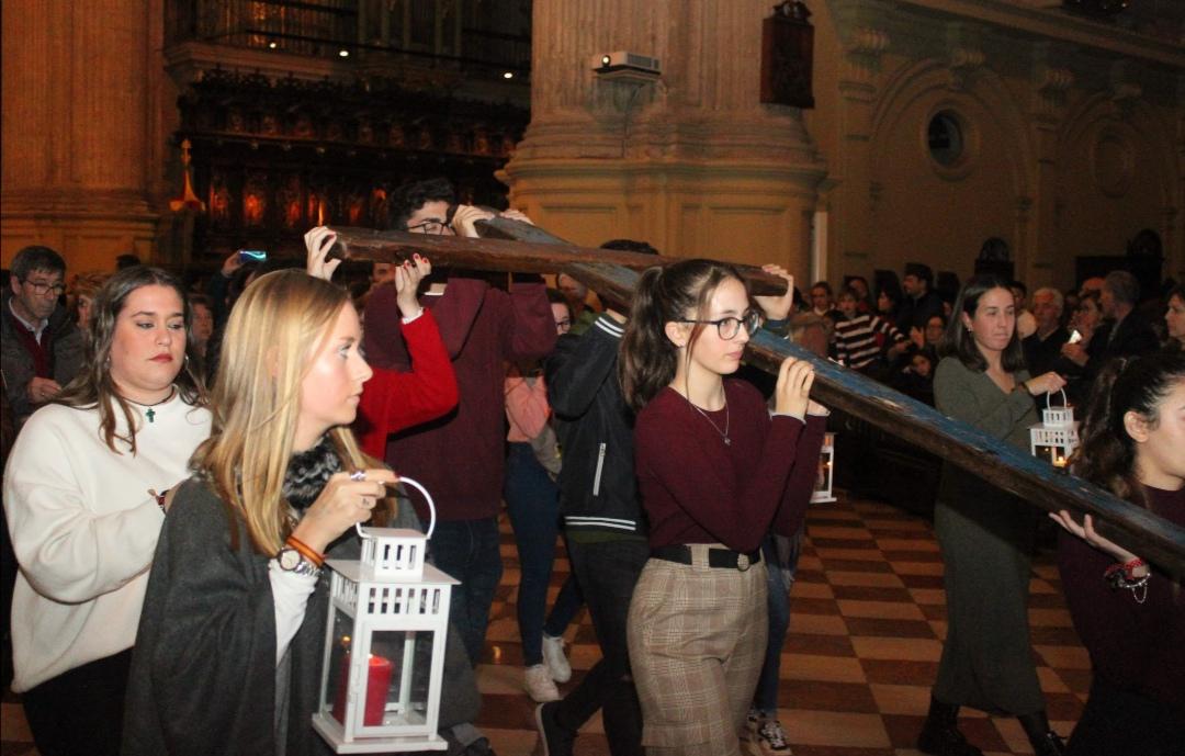 La Cruz de Lampedusa en la vigilia de Oración y concierto organizado por la delegación de Infancia y Juventud 