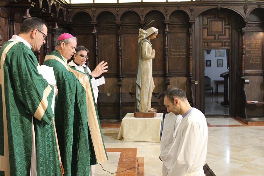 David Roca (en primer plano) durante su admisión a órdenes en el Encuentro Presbiterio-Seminario celebrado en enero// D. GUTIÉRREZ