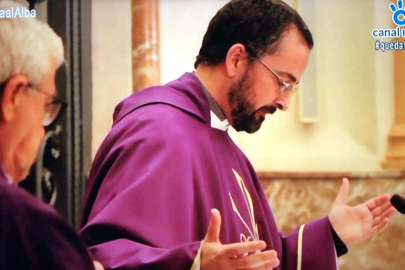 Homilía #MisaAlAlba «En esta noche oscura esperamos el alba»