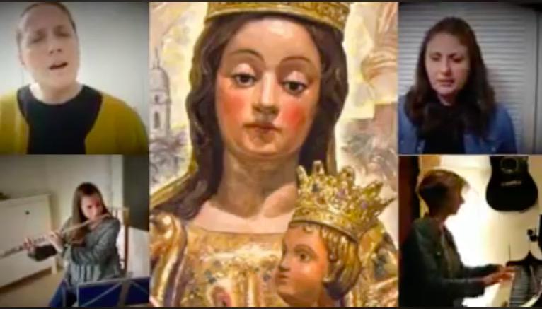 Cuatro mujeres cantan a Santa María de la Victoria