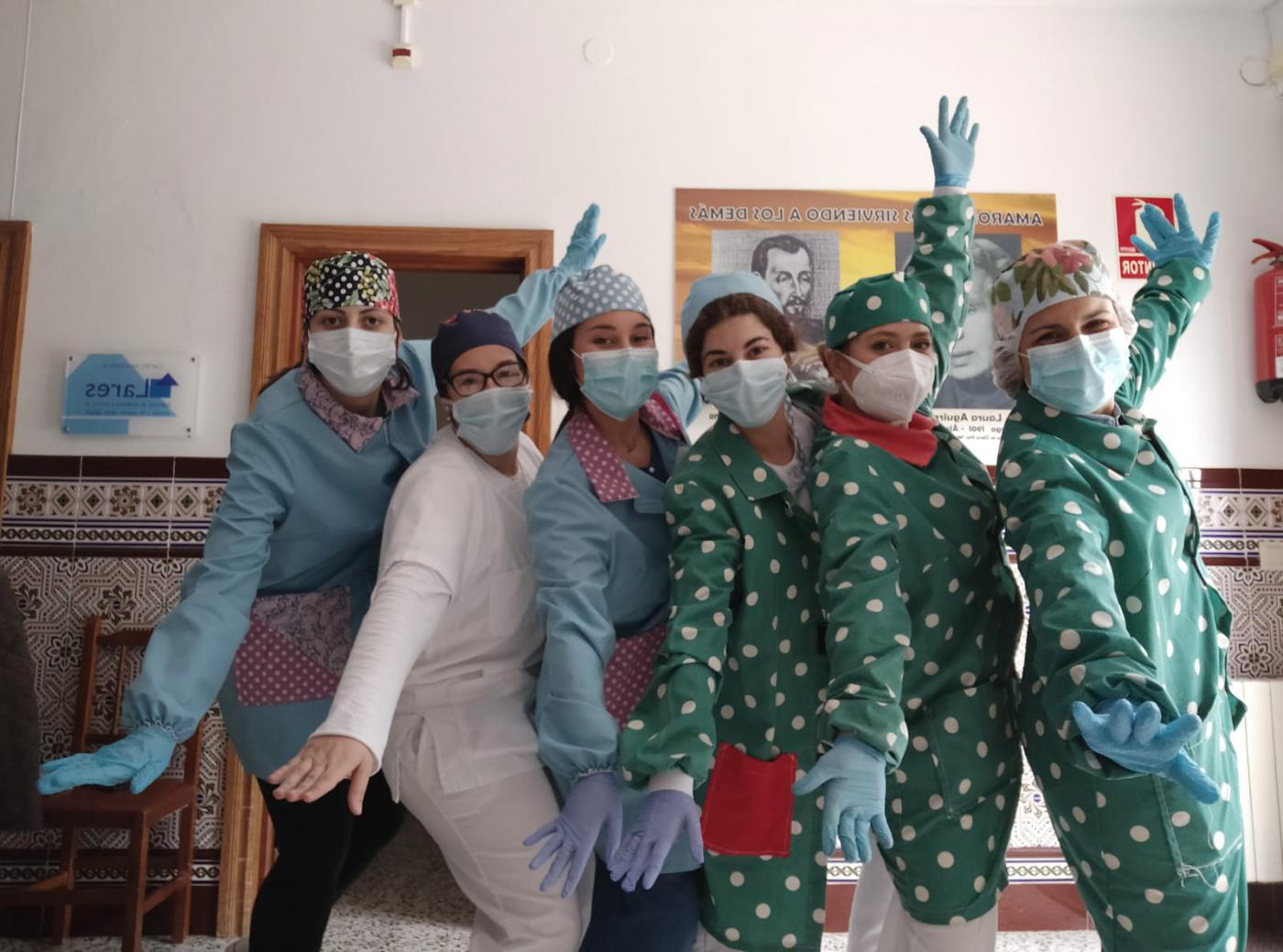 Personal de la residencia "Virgen de Flores" de Álora