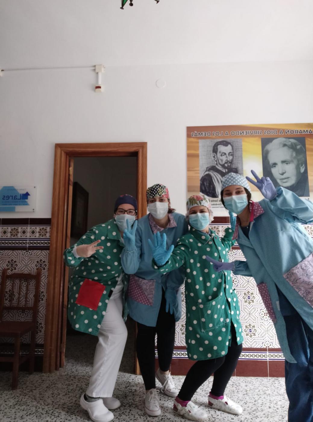 Personal de la residencia "Virgen de Flores" de Álora