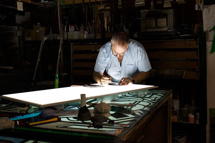 Alberto Cascón: «Como vidriero me siento partícipe de la obra de Dios»