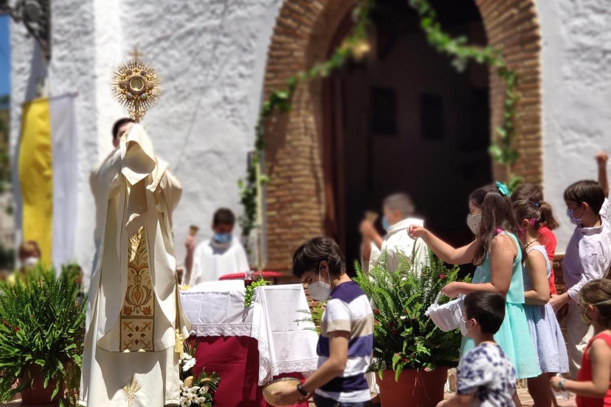 Corpus Christi en la parroquia de Benagalbón