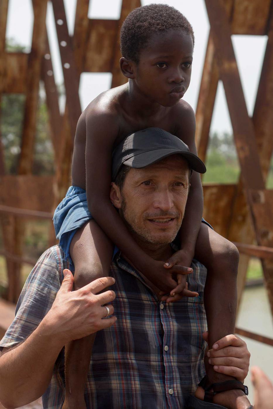 Salvador Calvo con Moustapha Oumarou (Adú)