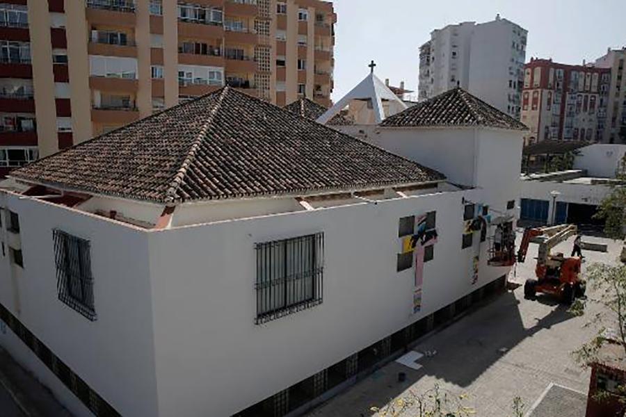 La decoración del exterior del templo situado junto al campus de El Ejido concluirá en los próximos días // ÑITO SALAS