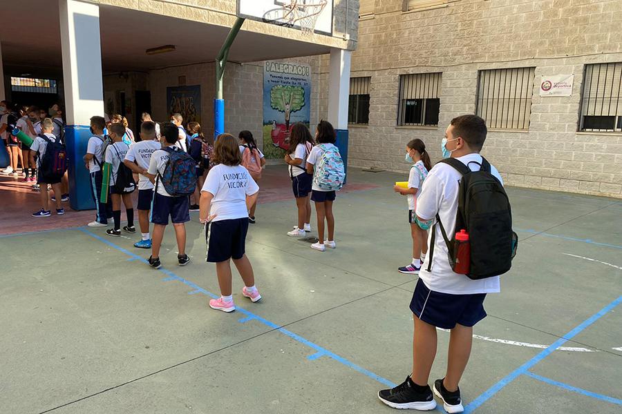 Colegio diocesano en su primer día de clase