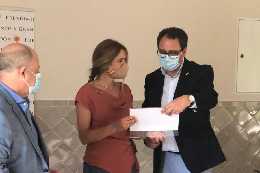 La Fundación Victoria recibe lo recaudado por la hermandad del Prendimiento