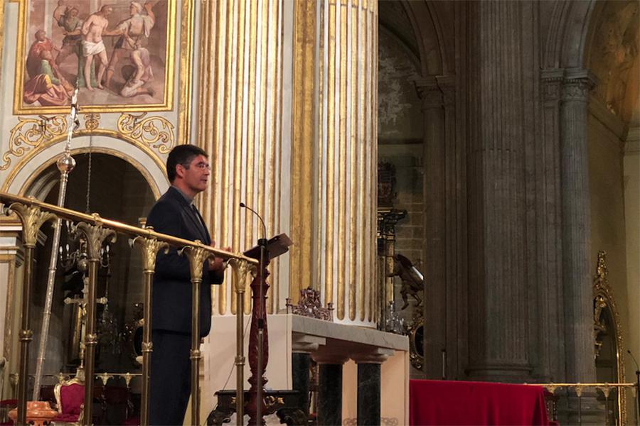 José Emilio Cabra durante la lección inaugural en la Catedral de Málaga // E. LLAMAS