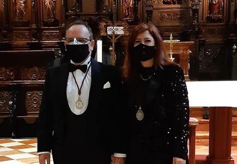 Pacetti y su esposa, en la Misa de 75º aniversario de la Cofradía de Estudiantes en la Catedral