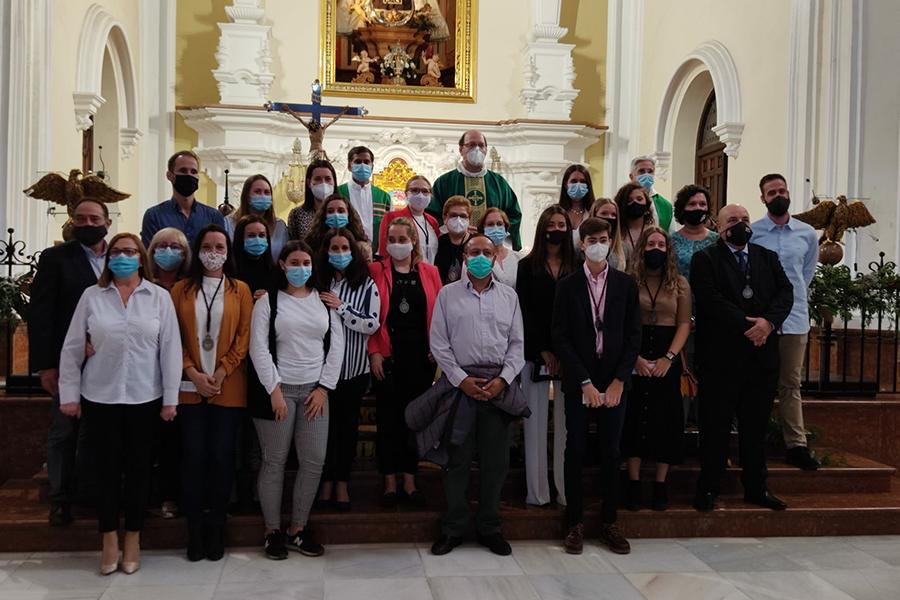 Confirmaciones de adultos en la parroquia de Nuestra Señora del Carmen
