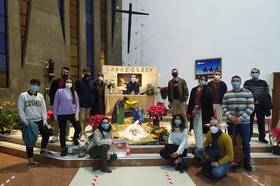 Feligreses en la parroquia Nuestra Señora de la Paz de Málaga