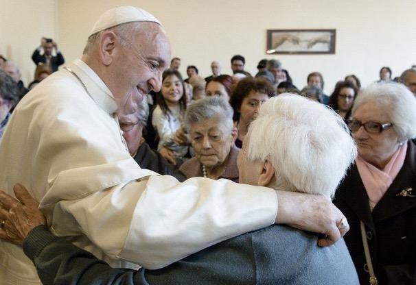El Papa instituye la Jornada Mundial de los Abuelos y de los Mayores