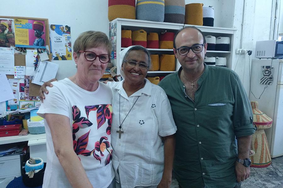 ARCHIVO. Rosa Marta, junto a Sor Aziza, en Kuchinate