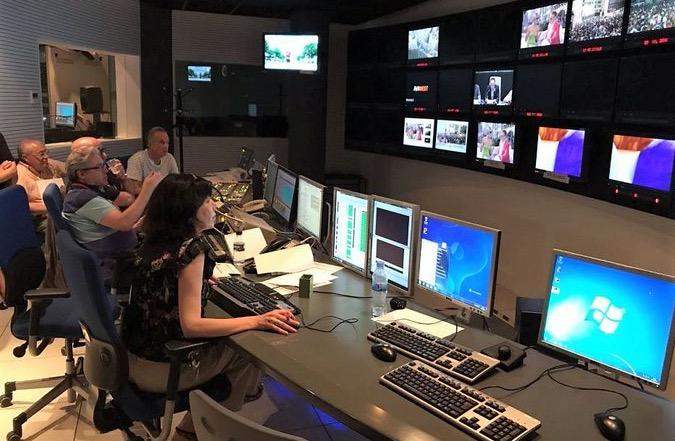 Las televisiones retransmiten el Vía Crucis de  Catedral