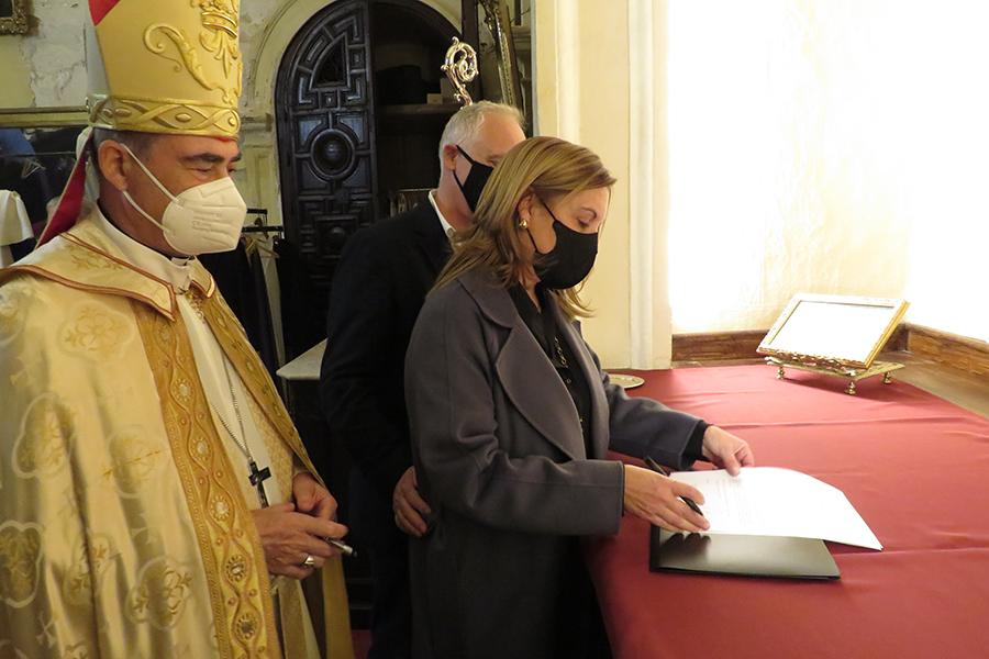 Jura y profesión de fe de los nuevos delegados de Pastoral Familiar, Ramón Acosta y Rosa Bejarano // E. LLAMAS