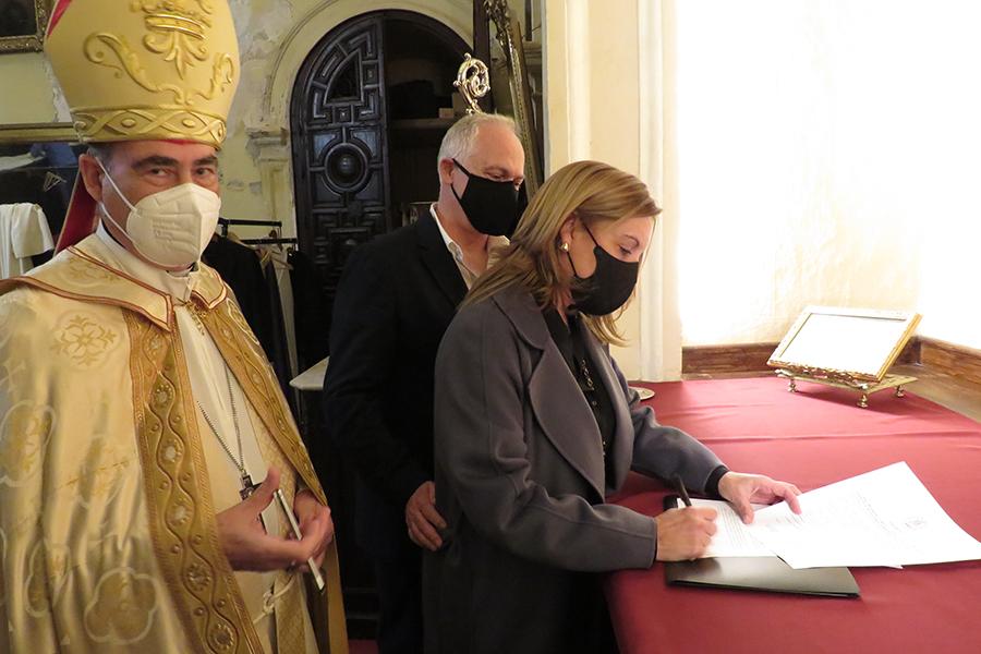 Jura y profesión de fe de los nuevos delegados de Pastoral Familiar, Ramón Acosta y Rosa Bejarano // E. LLAMAS