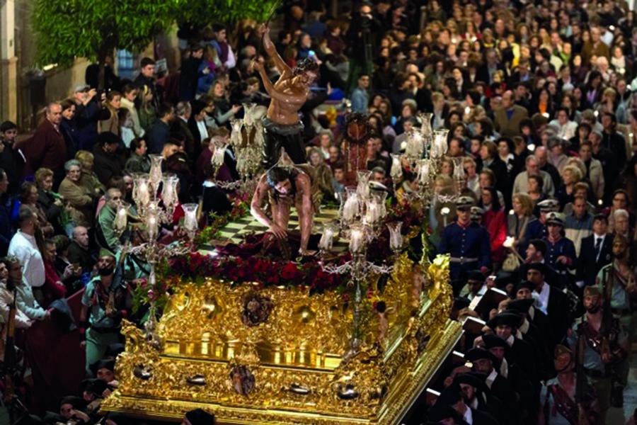 ACOMPAÑEMOS A LOS NAZARENOS DE ESTE MUNDO, por Manuel Lozano. Comentario al Evangelio del Miércoles Santo