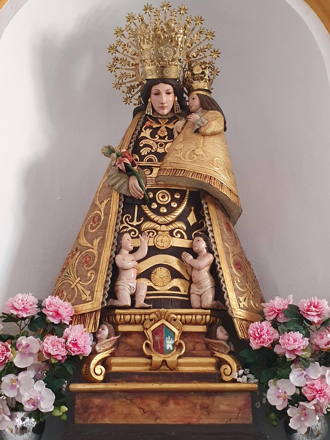 Ntra. Sra. del Amparo, patrona de Almachar en la parroquia de San Mateo Apóstol // R. Reyes