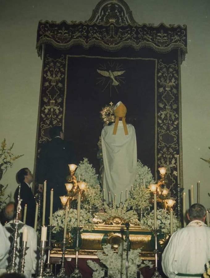 Ntra. Sra. de las Virtudes en Fuente de Piedra durante la coronación canónica por D. Ramón Buxarrais