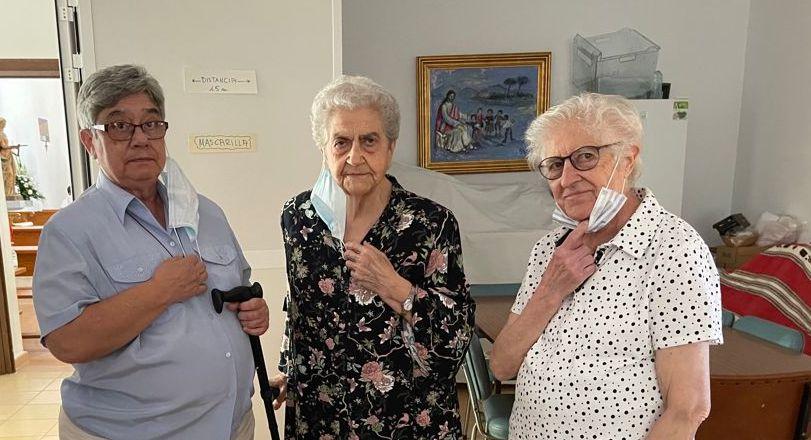 María Dolores, Cecilia y Eulalia, hijas de la Caridad que han venido sirviendo a Santa Rosalía Maqueda