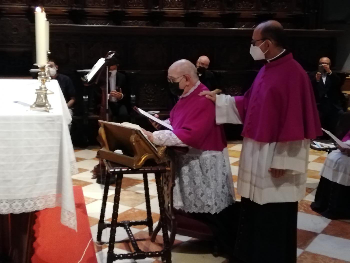Toma de posesión de nuevos canónigos en la Santa Iglesia Catedral // A. MORENO